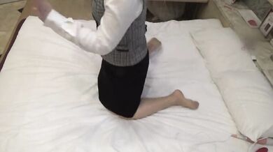 Masturbating with an electric massage machine in front of my boss at work. - Bird's-eye view