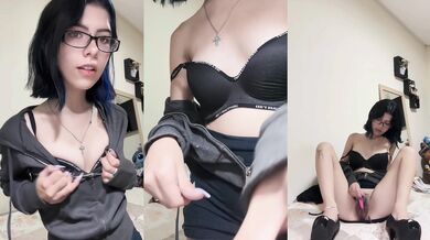 Hairy Girl Using a Vibrator in Heels