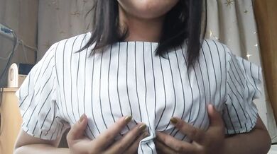 [Wearing a gift from a viewer] A perverted Japanese woman who masturbates with nipples
