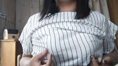 [Wearing a gift from a viewer] A perverted Japanese woman who masturbates with nipples