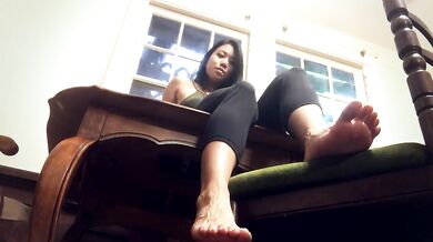 Dominatrix Mara as a POV Squishing Giantess