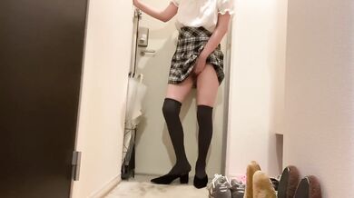 Quiet masturbation in front of the door