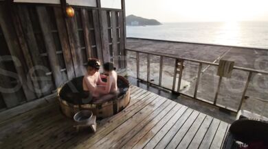 Creampie sex at a hotel with a private open -air bath with a good view [Travel]