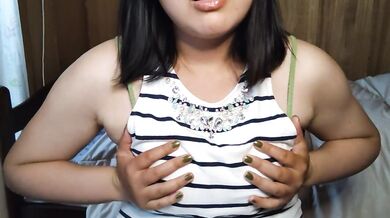 "I cum while twitching my stinky pussy!" Japanese woman cums with nipple masturbation