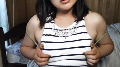 "I cum while twitching my stinky pussy!" Japanese woman cums with nipple masturbation