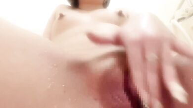 It's like a shower! A girl who is overflowing with squirting