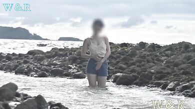 【個人撮影】可愛い彼女が風の強い昼間の海岸で全裸オナニーで気持ちよくなっちゃうNaked masturbation on the beach in the daytime