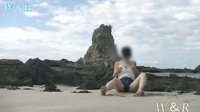 【個人撮影】可愛い彼女が風の強い昼間の海岸で全裸オナニーで気持ちよくなっちゃうNaked masturbation on the beach in the daytime