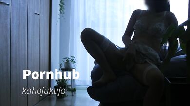 [Amateur mature woman] Masturbating with a dildo while delusional that sex makes you feel good while