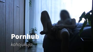 [Amateur mature woman] Masturbating with a dildo while delusional that sex makes you feel good while