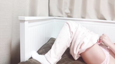 [In pajamas...] When I masturbated while lying down, it felt so good that I was jerking and cumming.