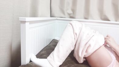 [In pajamas...] When I masturbated while lying down, it felt so good that I was jerking and cumming.