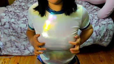 パツパツブルマで触り方を解説しながら乳首オナニー。