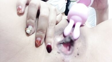 ピンク美まんこドアップくぱぁ広げて奥まで丸見え　素人自撮りおまんこパクパク電マクリトリスオナニー　No.1