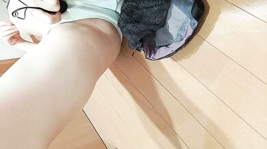 Virgin office lady on her way home from work hides from her family and masturbates in the hallway