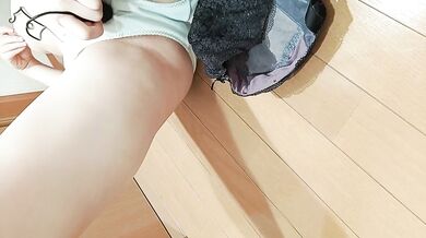 Virgin office lady on her way home from work hides from her family and masturbates in the hallway