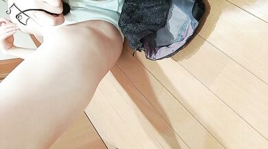 Virgin office lady on her way home from work hides from her family and masturbates in the hallway