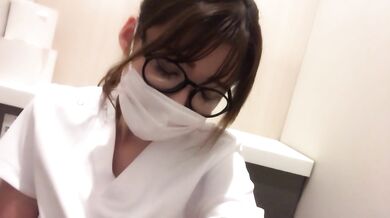 淫乱エロ看護師が勤務中にクリ吸いクリイキでもうぐちょぐちょのおま◯こがヤバい