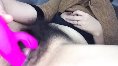 [素人自撮]1回イッたヌルヌルでもう1回バイブをじっくり、そのあと乳首を触ると気持ちよすぎて我慢できなくなっちゃう。剛毛とパイパンどっちが好き？コメントで教えてください。