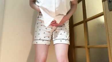 おしっこ我慢しすぎて漏れそうなのに飲み物を500ml追加で飲んで　前編