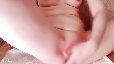 【個人撮影】剃毛してツルツルになったアソコでオナニーしたら気持ち良さが倍増しちゃった潮吹きしておしっこまででたよお漏らし。日本人。