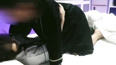 アマチュアセックスビデオ：コスプレ制服で指マン、フェラ、中出しセックス