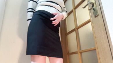 リクエスト動画9　隣に家族のいる部屋でハンカチで抑えながら静かにおもらし