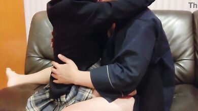 制服コスプレ：ミニスカでセックス、中出し、フェラチオ、クンニ