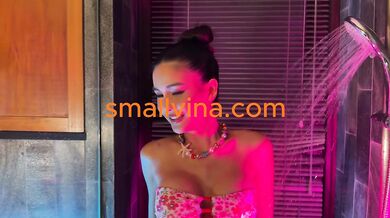 Naughty Amateur Teen Performs Her Dance On Bathroom Scene