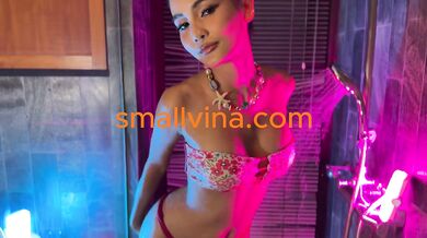 Naughty Amateur Teen Performs Her Dance On Bathroom Scene