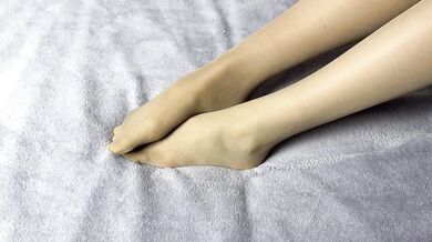 Secretary in nylon pantyhose loves her long legs