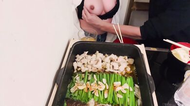 宅飲み　もつ鍋が出来るまでオッパイ揉んで手マンして