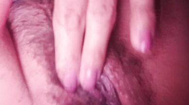 Masturbandome rico hasta venirme