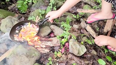 Pinay Cooking Wild Ferns and Sex in the Riverside - Viral Single Mom Outdoor