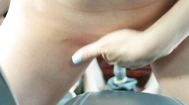 Horny bitch fucked the gearshift lever after masturbating in the car!