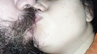 Kinky kiss between couple, he really loves her giant lips,he licks she????