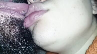 Kinky kiss between couple, he really loves her giant lips,he licks she????