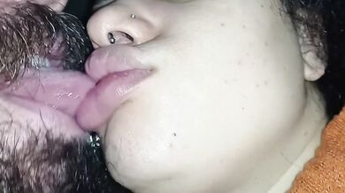 Kinky kiss between couple, he really loves her giant lips,he licks she????