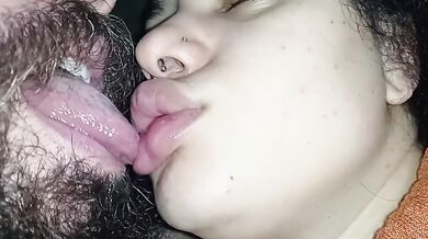 Kinky kiss between couple, he really loves her giant lips,he licks she????