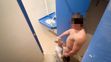 Dick Flash! I surprise the cleaning girl from the gym and she helps me finish with a blowjob