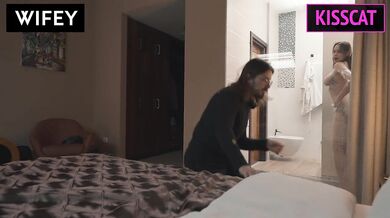 Birthday Gift for Cuck Husband: Hot Wifey Fucks Handyman in Hotel in Front Hubby Holds Hand and Hair