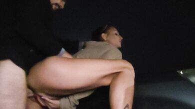 thirty year old virgin goes to the swinger parking lot and fucks the beautiful girl (occhiale matto