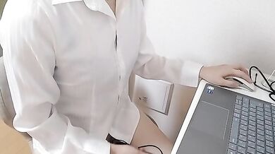 A perverted office lady masturbates with a vibrator and climaxes many times Can't stop moaning