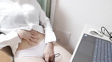 A perverted office lady masturbates with a vibrator and climaxes many times Can't stop moaning
