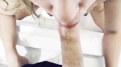 My perverted stepsister loves it when I piss on her face and then thanks me with a blowjob