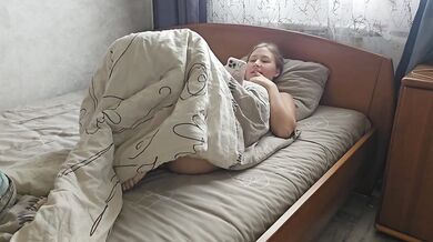 Morning orgasm while watching a porn movie. Shaking from orgasm