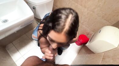 I fuck a stranger in the bathroom of a nightclub!!