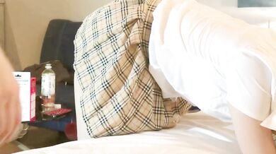 I gave a perverted married woman who loves being cuckolded in the back and made a vaginal shot with standing back. The scene where semen flows back from the is too erotic at a bottom angle