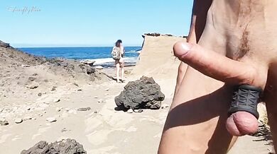 BITCH ON THE BEACH: hard dick exposed to a slut that doesn't resist...