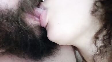 best tongue kiss, she sucks his tongue a lot, it excites with pleasure????‍????????